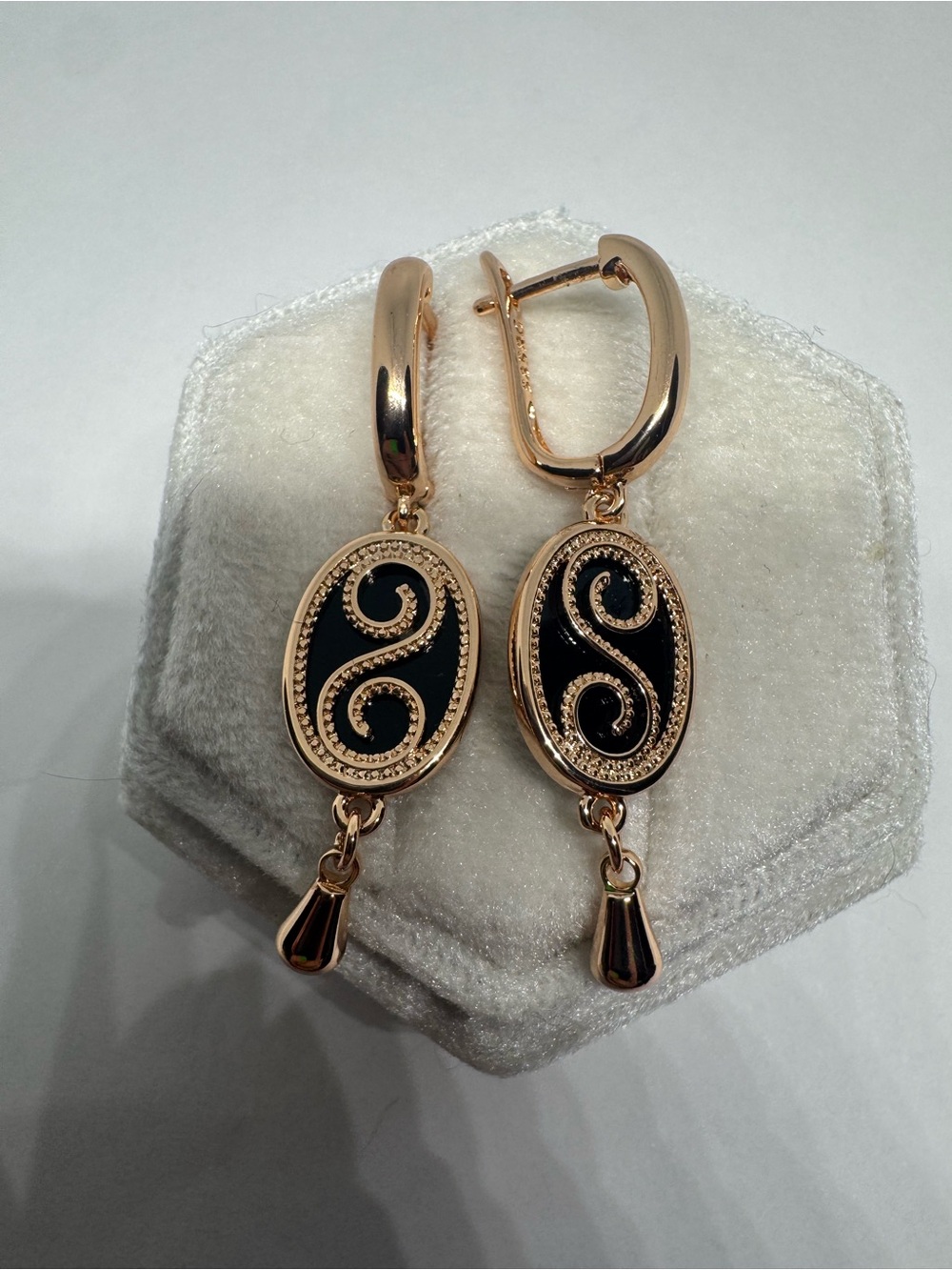 Vintage 14K 585 Rolled Rose Gold Onyx Earrings